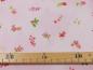 Preview: Patchworkstoff aus der Kollektion Flowershop von Clothworks rosa mit kleinen Blumen in pink rot Detailansicht mit Maß